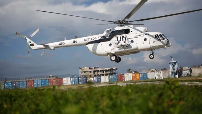 Afar qof oo u Dhashay Ukrain oo Saarnaa Diyaaradii u gacan Gashay Al-shabaab