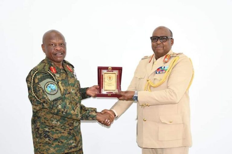 Malatariga Soomaaliya iyo Uganda o Iska Kaashanaya La Dagaalanka Argagixisada