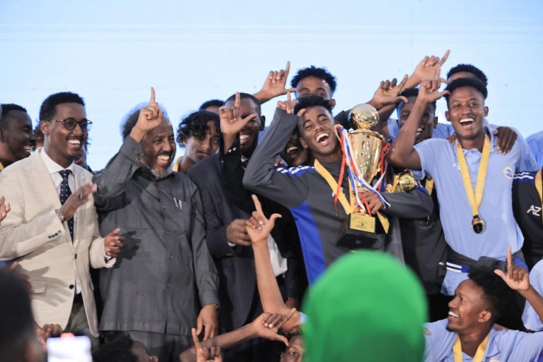 Madaxweyne Xasan Shiikh oo Xulka Galmudug Goddoonsiiyay Koobkii