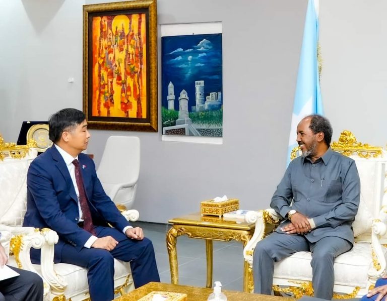 MADAXWEYNE XASAN SHEEKH OO KULAN SAAGOOTIN AH LA QAATAY DANJIRAHA JAMHUURIYADDA SHIINAHA EE SOOMAALIYA