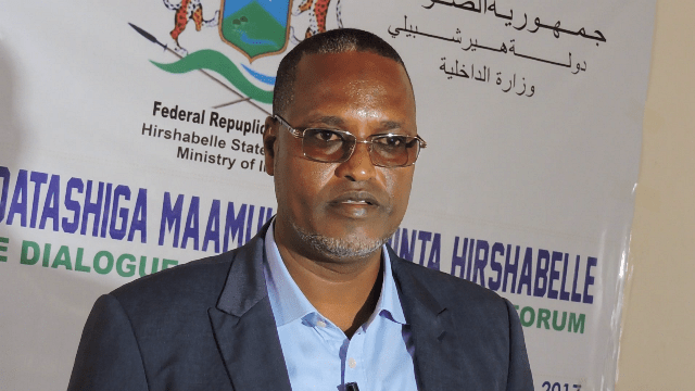 Gudoomiyihii gobolka sh.dhaxe oo xilkii laga qaday iyo masuul kale oo loo magacabay