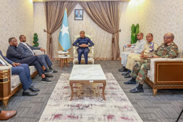 Kulan looga hadlayay dagaalka al shabab iyo amniga  oo muqdisho ka dhacay