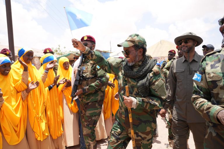 MADAXWEYNE XASAN SHEEKH MAXAMUUD OO BOOQDAY DEGMOOYINKA XARARDHEERE IYO CEEL DHEER