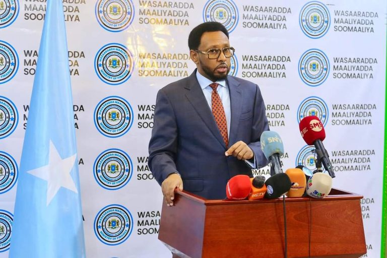 wasiirka maaliyada Soomaliya oo sheegay in koror uu sameyay dakhliga dowlada.