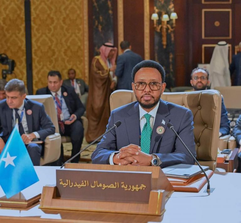 wasiirka maaliyada oo ka qeyb galay shir ka dhacay  Magaalada Manama ee xarunta boqortooyada Bahrain.