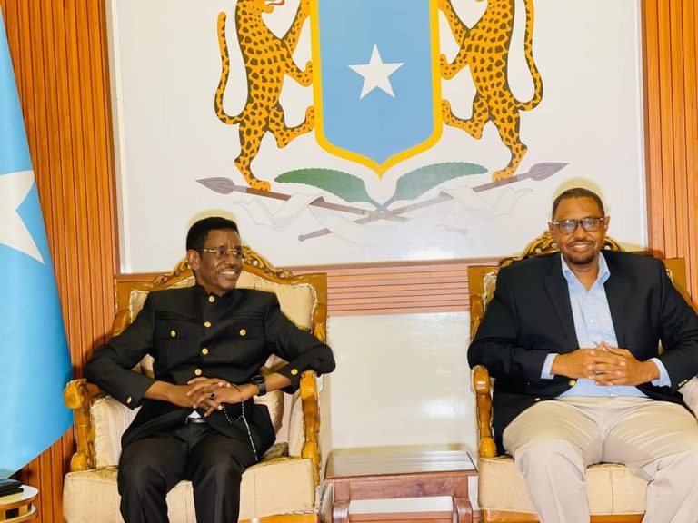 Wafdi ka socda kenya oo soo garay Muqdisho.