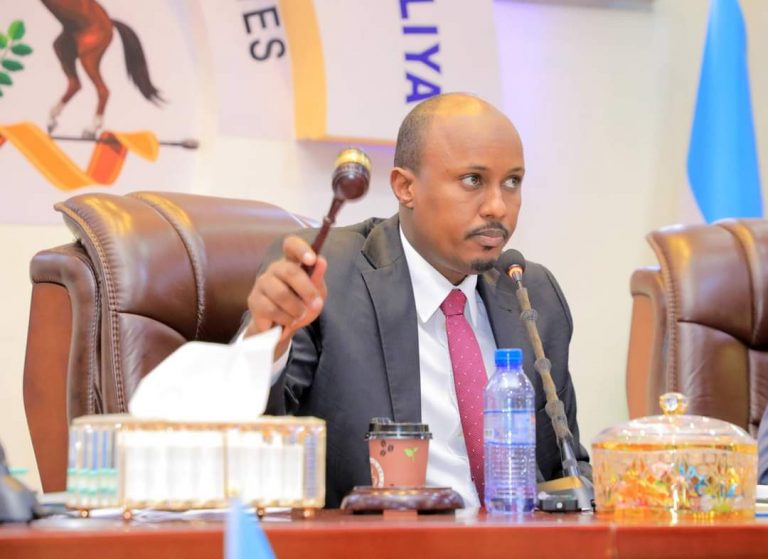 Barlamaanka Puntland oo ka shiray Jiheynta Siyaasada mamulkaasi.