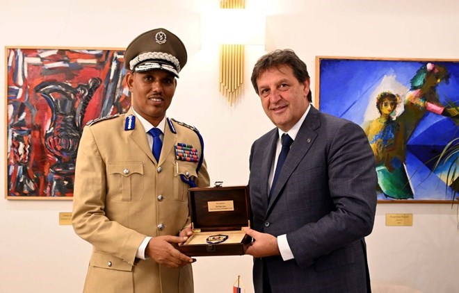 Saraakiisha CID ee Soomaaliya oo Tababar baarista dambiyada gaar ah ka bilaabay Serbia