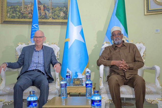 James Swan iyo Axmed Madoobe oo Kismaayo Kulan Ku Yeeshay