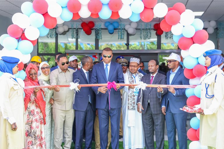 Guddiga Gurmad Qaran oo Xariga Ka Jaray Xarunta Dhaawacyada iyo Xaaladaha Deg Deg  ah+Sawirro