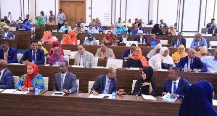 Xildhibaano Dowladda ku eedeeyay inay ciidamo qalqalgelin ah ku diyaarineyso xadka Soomaaliya iyo Kenya